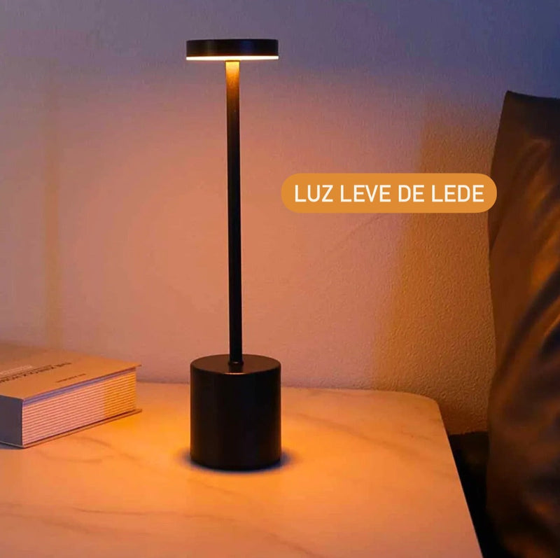 Luminária de Mesa Simples com LED Recarregável, Toque, em Metal